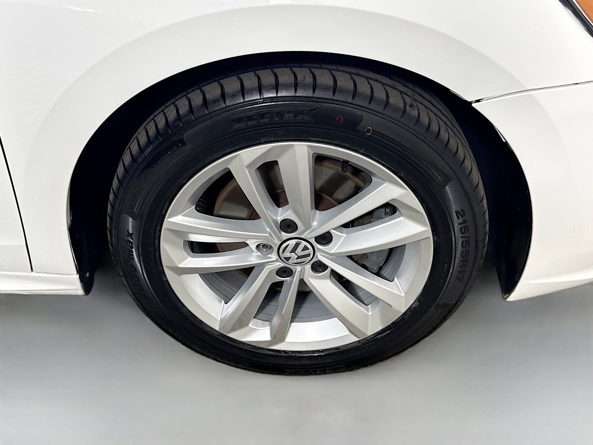 Used 2020 Volkswagen Passat 2.0T SE image 32