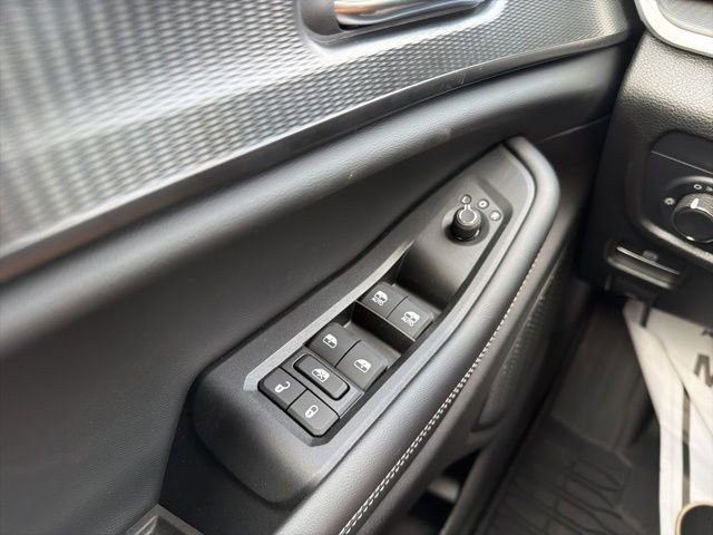 New 2025 Jeep Grand Cherokee Altitude image 12