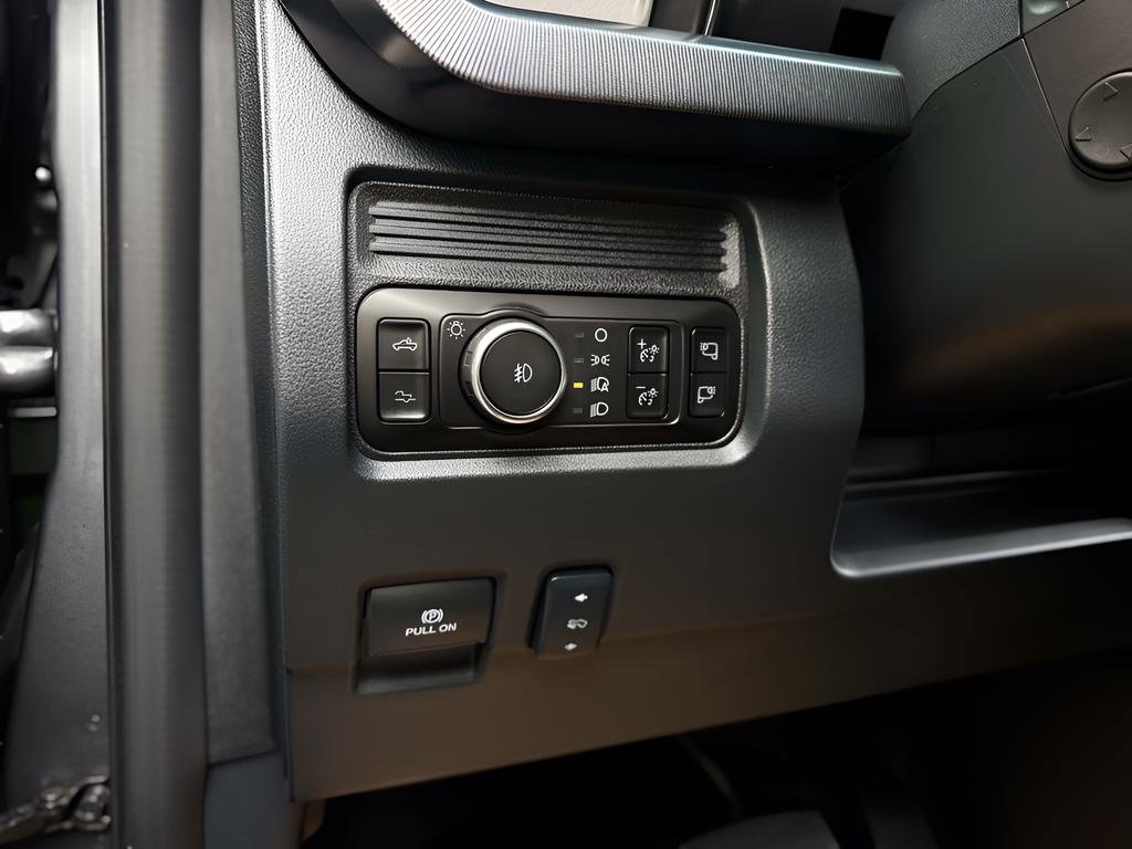 Used 2025 Ford F250 Platinum w/ FX4 Off-Road Package image 22