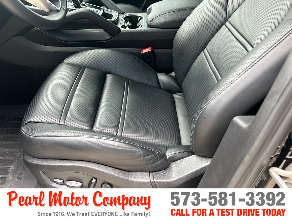 Used 2023 Porsche Cayenne Platinum Edition AWD/4WD image 10