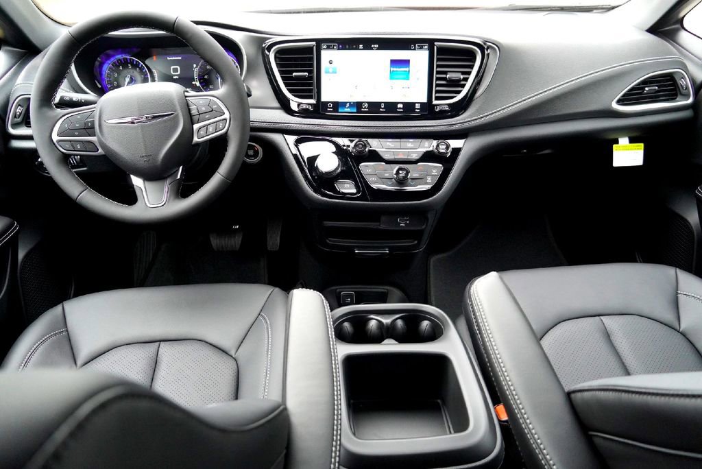 New 2026 Chrysler Pacifica Select FWD image 25