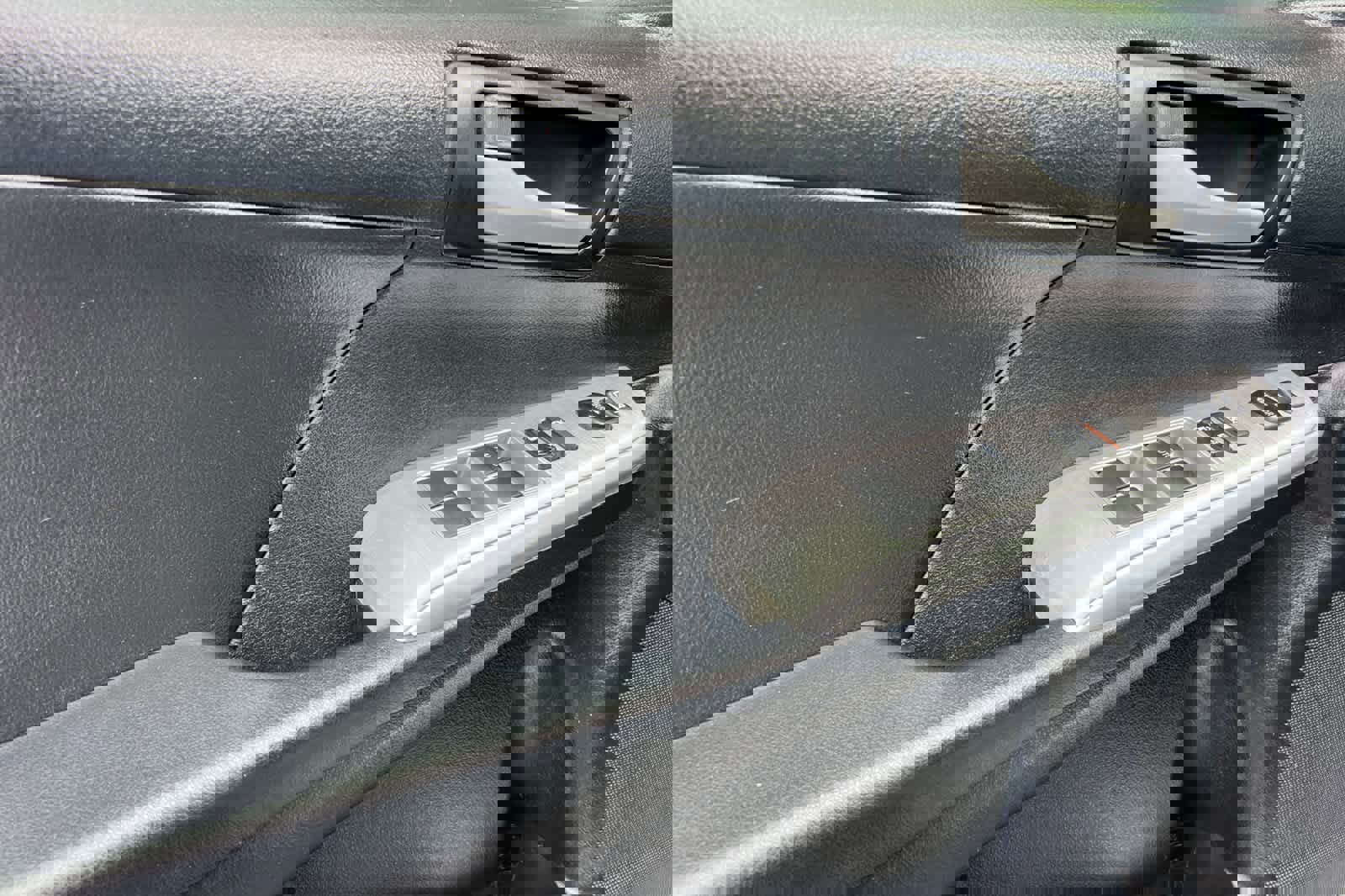 Used 2013 Toyota Camry SE w/ Convenience Pkg image 12