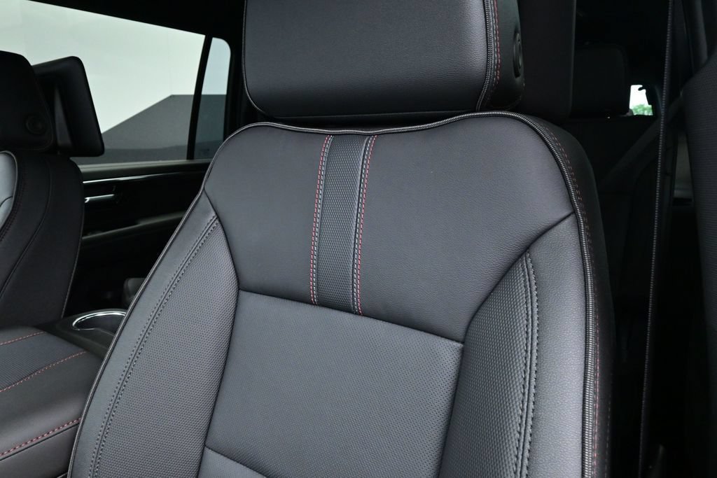 New 2026 Chevrolet Suburban RST w/ RST Capability Package AWD/4WD image 18