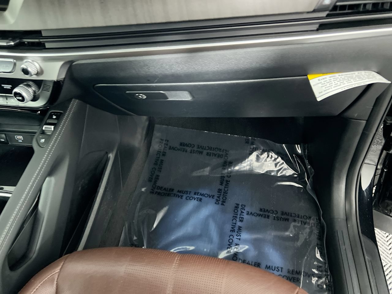 Used 2024 Kia Telluride EX w/ EX Captain's Chair Package FWD image 31