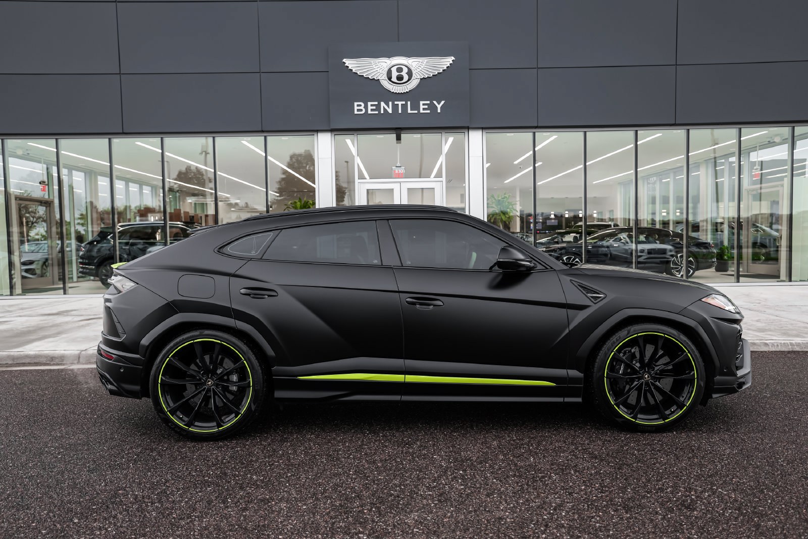Used 2022 Lamborghini Urus AWD/4WD image 14