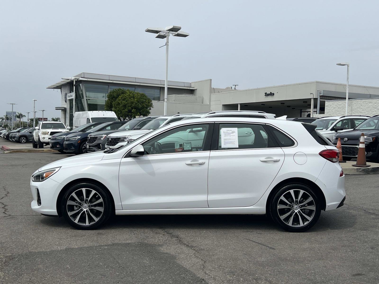 Used 2018 Hyundai Elantra GT image 2