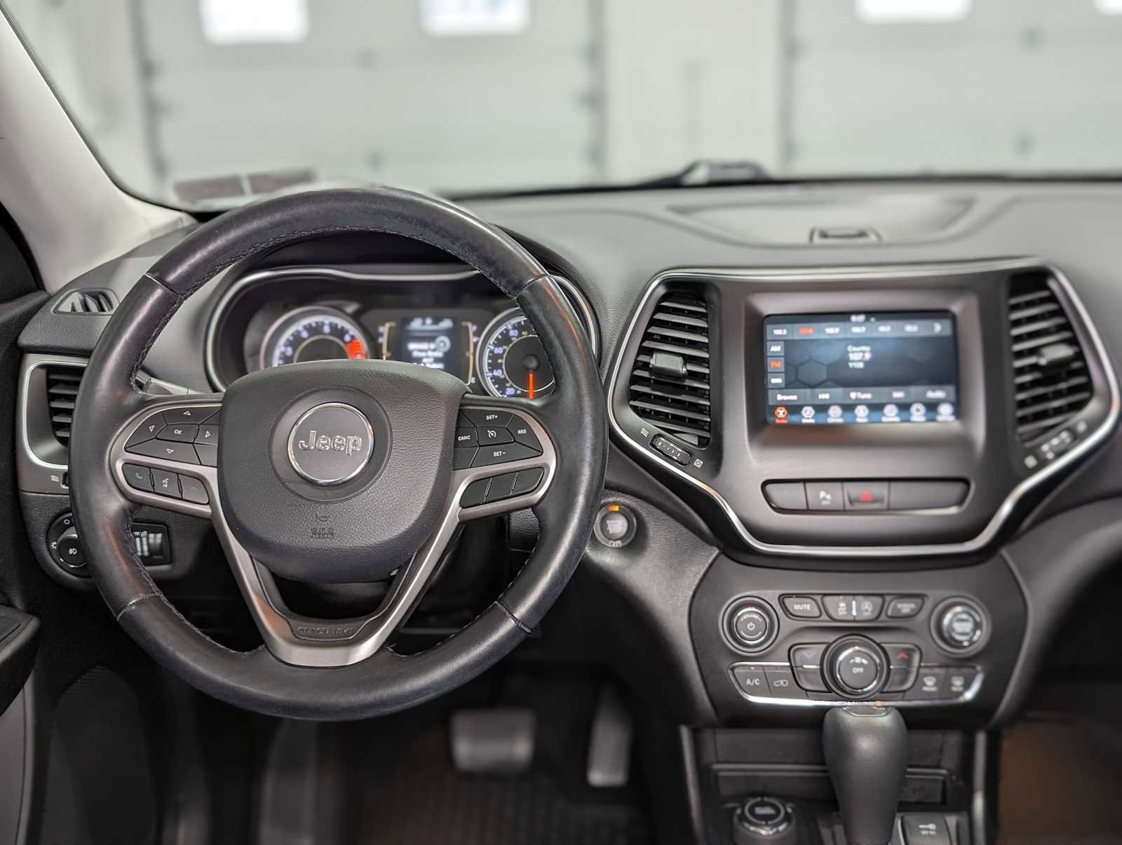 Used 2020 Jeep Cherokee Latitude Plus w/ Cold Weather Group image 6