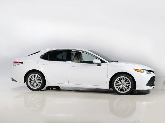 Used 2019 Toyota Camry XLE w/ Navigation Package image 8