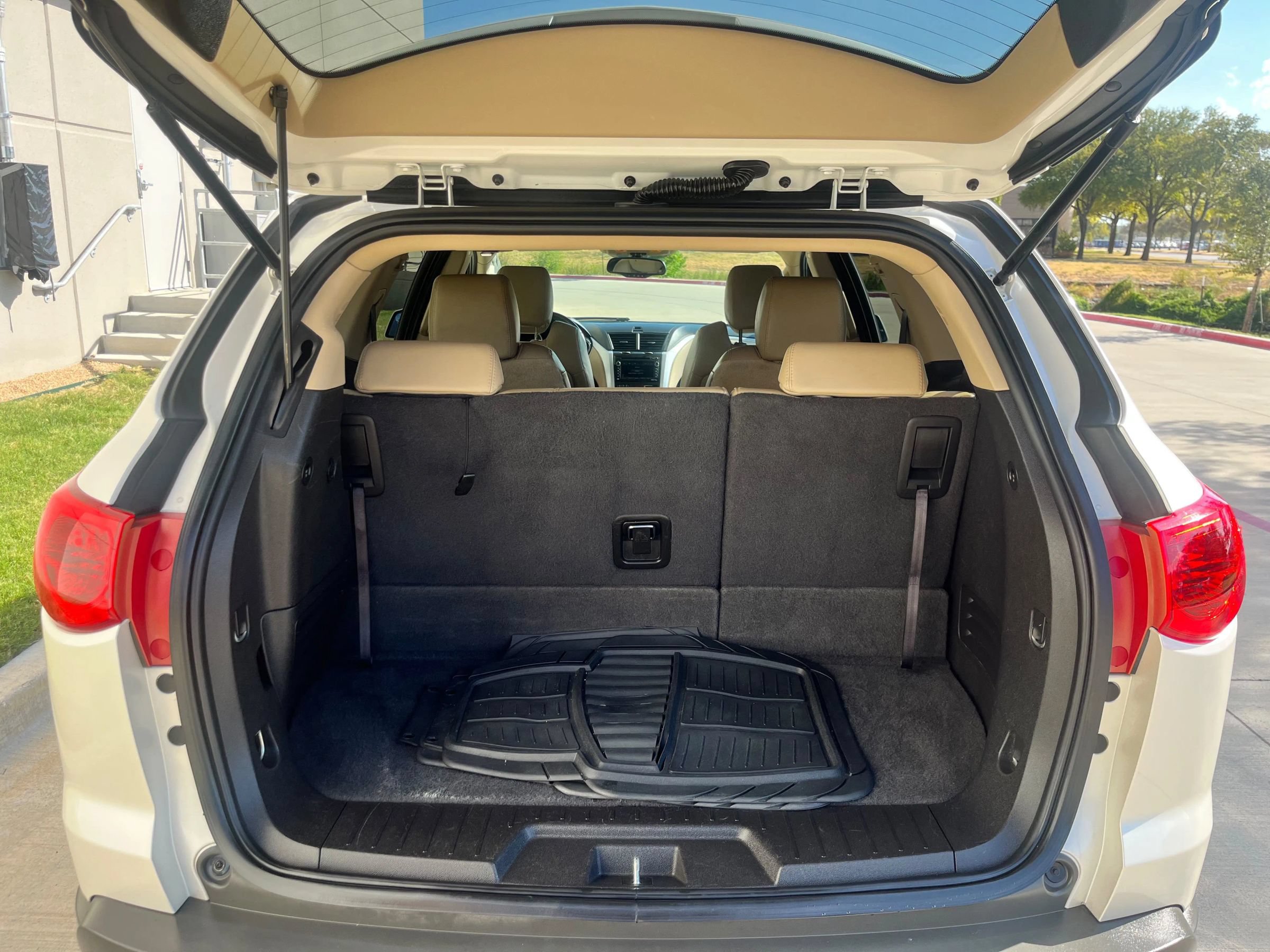 Used 2012 Chevrolet Traverse LTZ FWD image 14