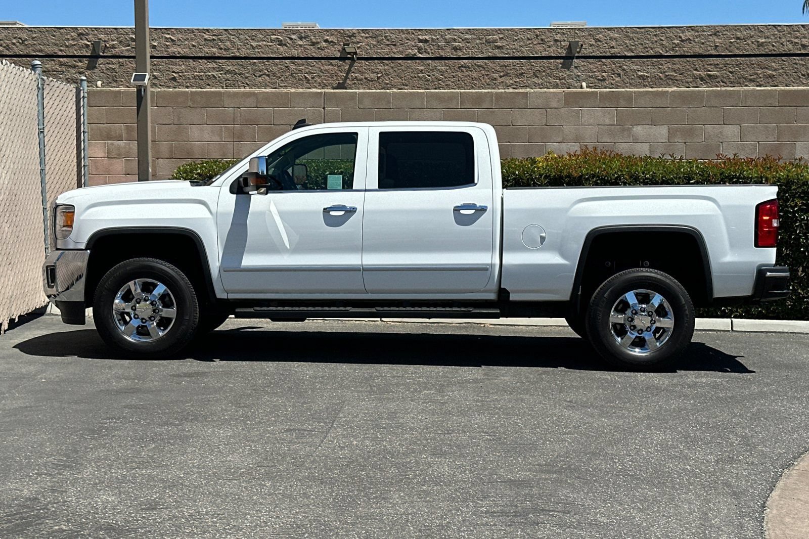Used 2016 GMC Sierra 2500 SLT w/ Duramax Plus Package RWD image 7