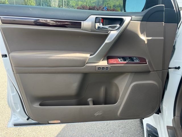 Used 2015 Lexus GX 460 w/ Premium Package AWD/4WD image 17