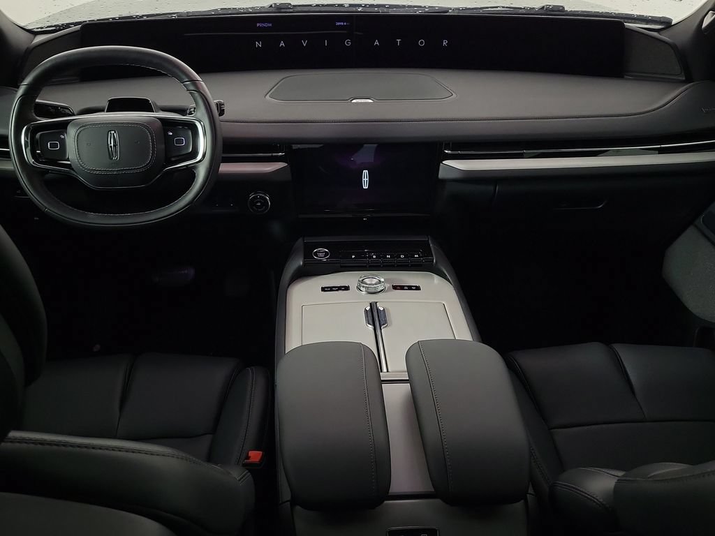 New 2025 Lincoln Navigator Reserve w/ Jet Appearance Package AWD/4WD image 7