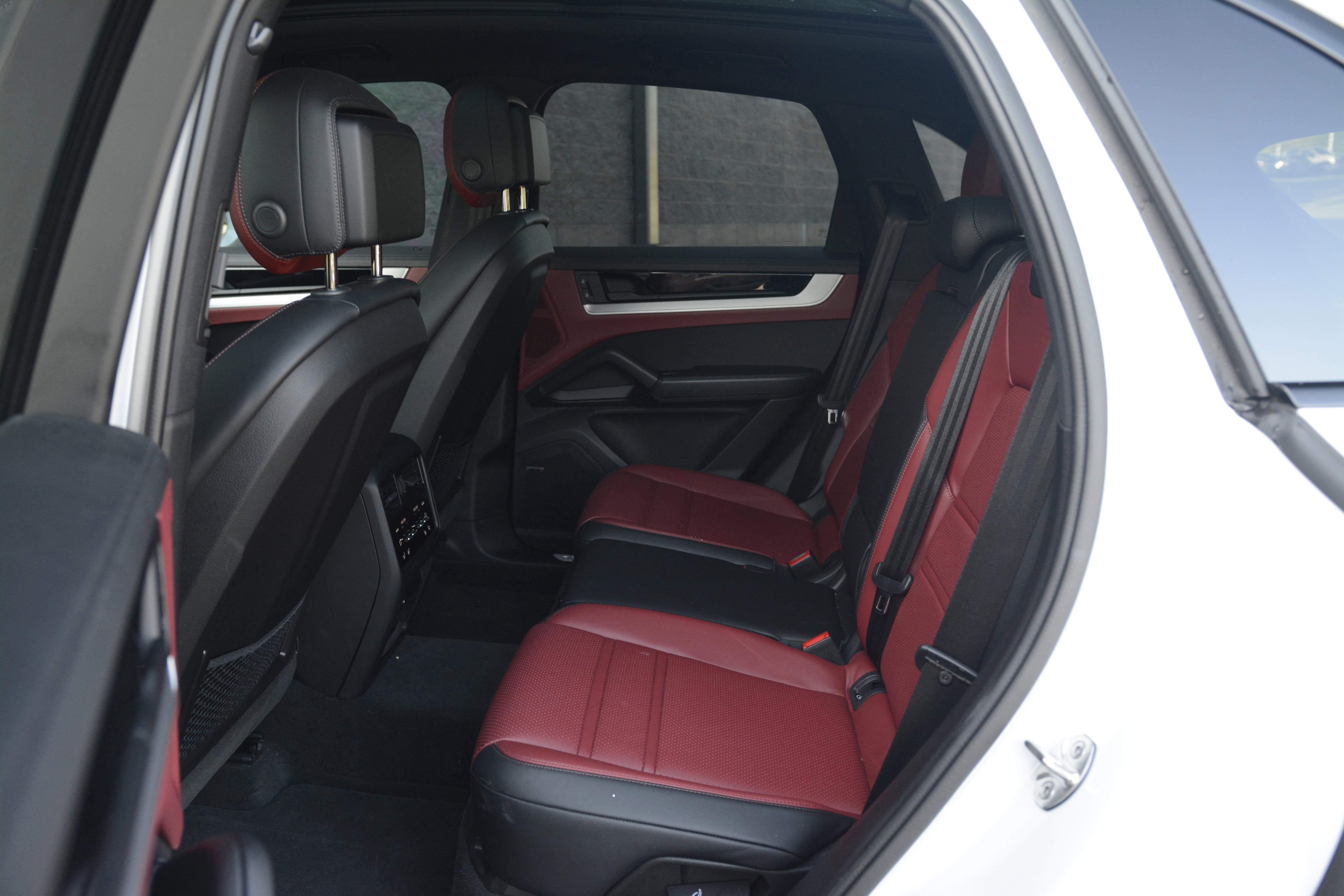 Certified 2024 Porsche Cayenne S AWD/4WD image 31
