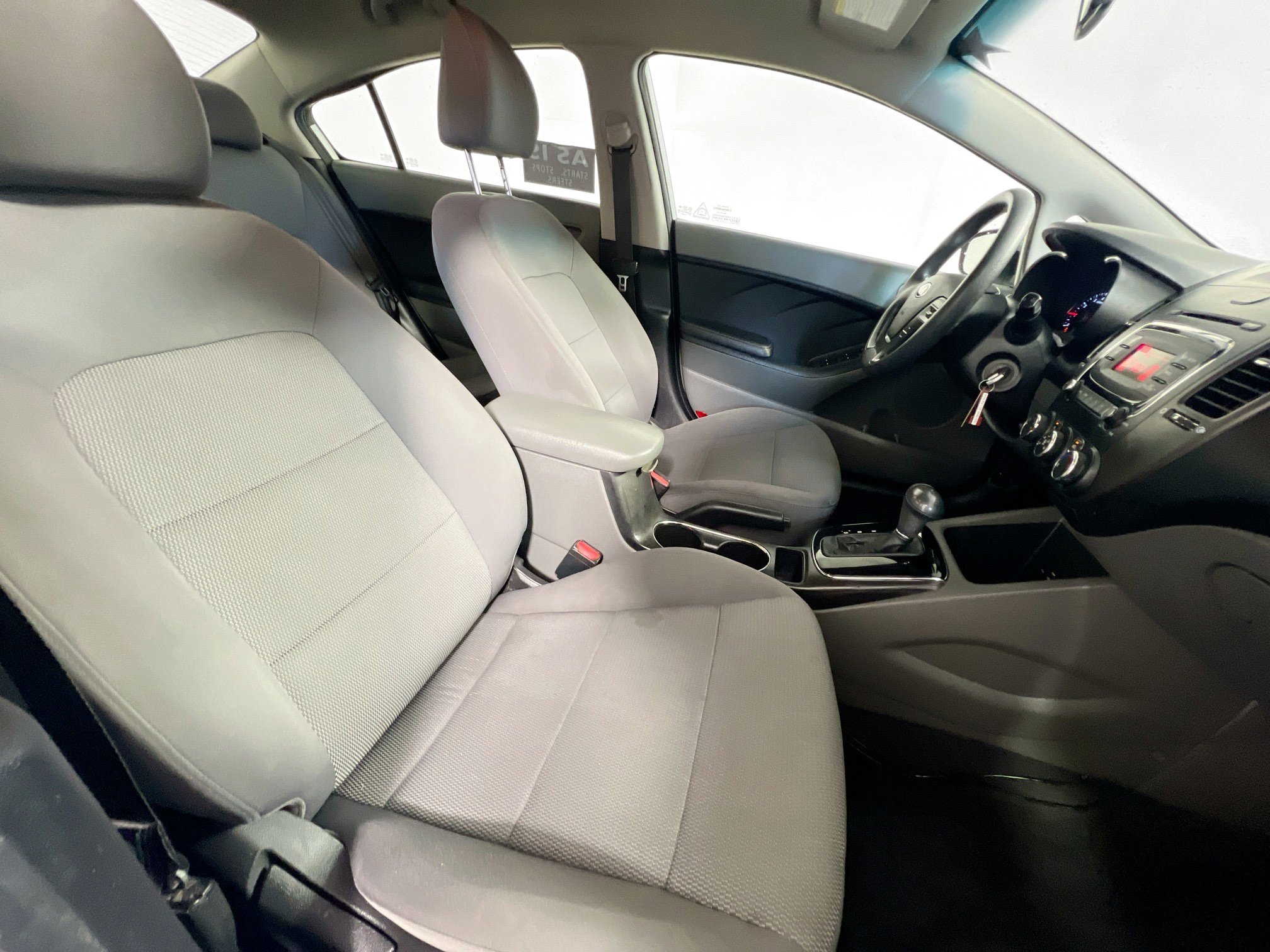 Used 2017 Kia Forte LX FWD image 28