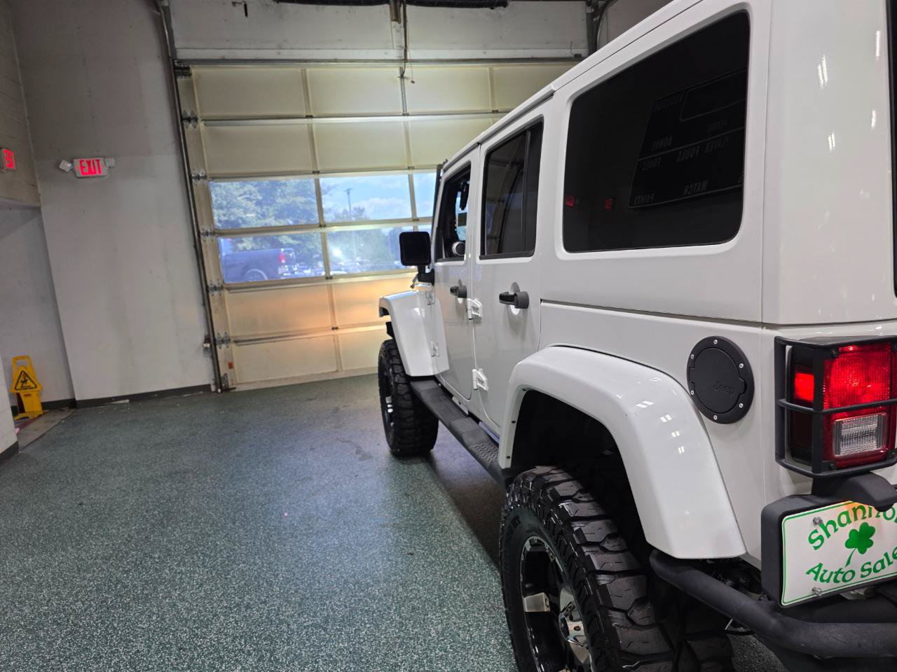 Used 2013 Jeep Wrangler Unlimited Sahara w/ Dual Top Group AWD/4WD image 10