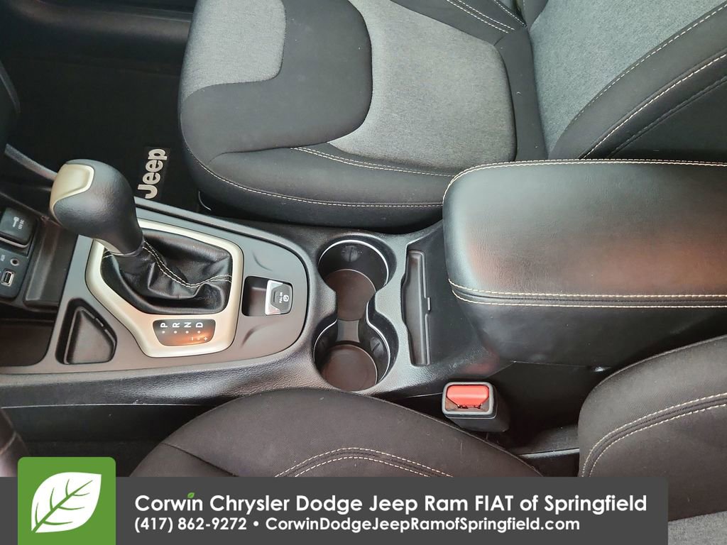 Certified 2018 Jeep Cherokee Latitude w/ Altitude Package FWD image 27