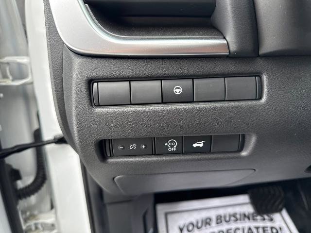 Certified 2025 Nissan Rogue SV image 22