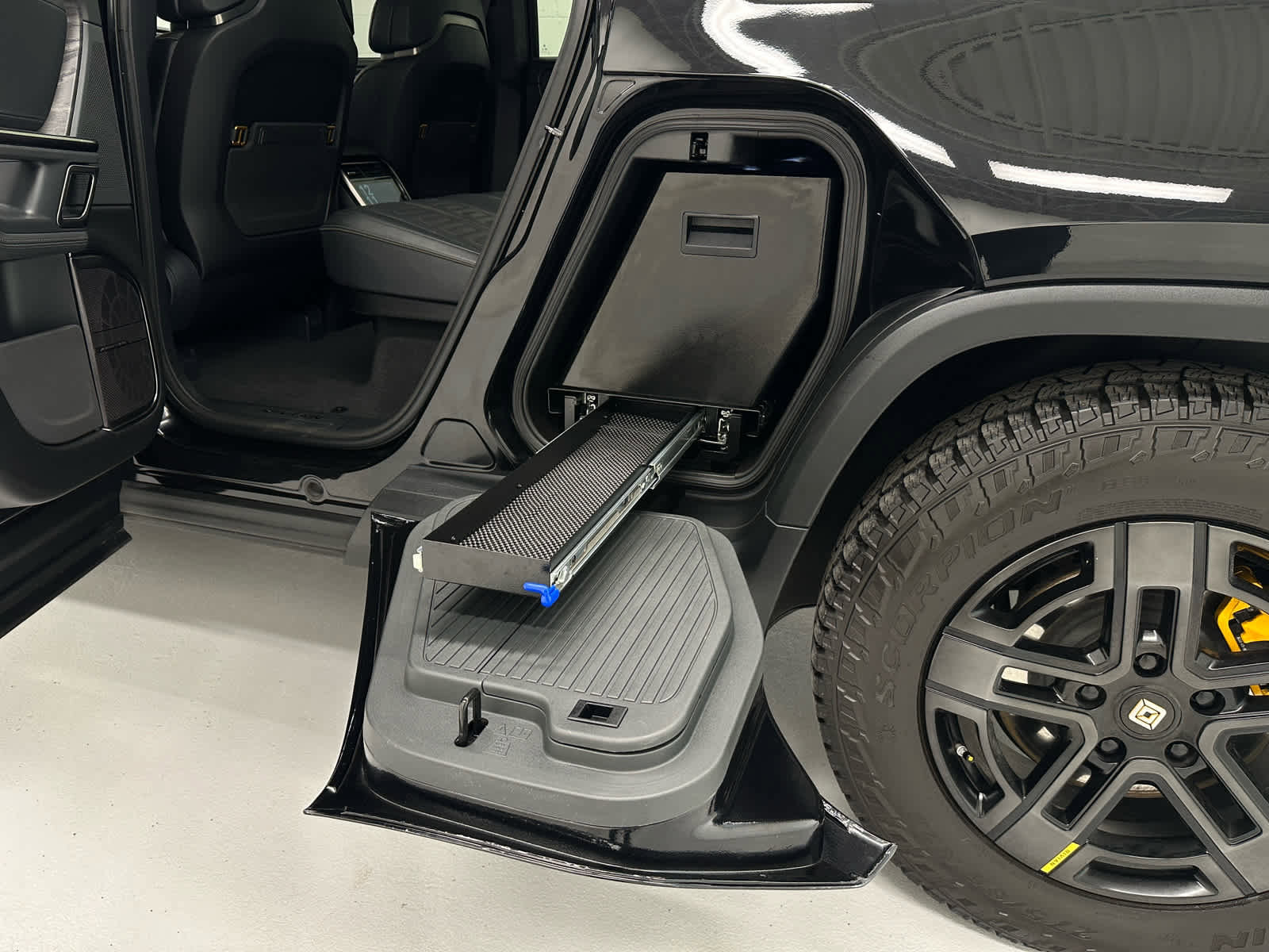 Used 2022 Rivian R1T Adventure image 42