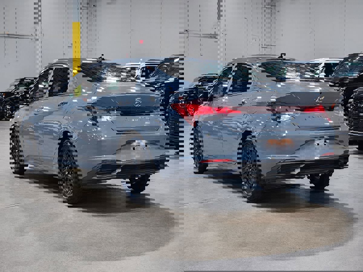 Used 2022 Hyundai Elantra SEL w/ Convenience Package FWD image 11