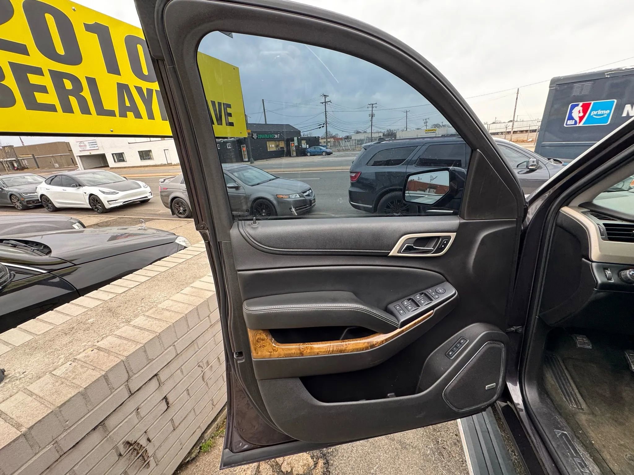 Used 2015 GMC Yukon Denali w/ Open Road Package image 11