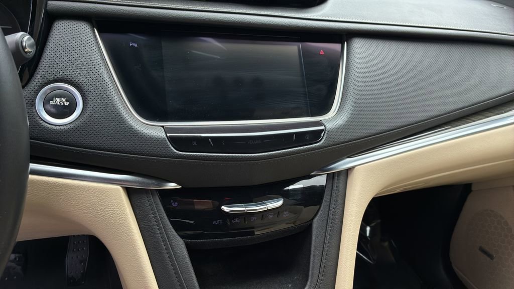 Used 2018 Cadillac XT5 AWD image 9