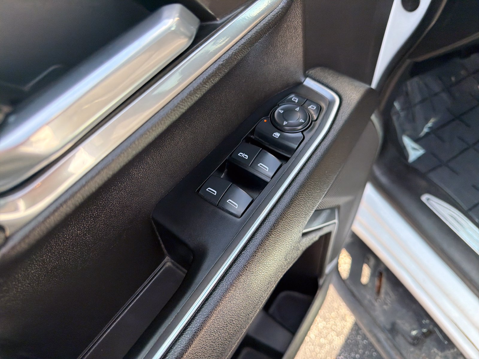 Used 2024 Chevrolet Silverado 1500 LT AWD/4WD image 12