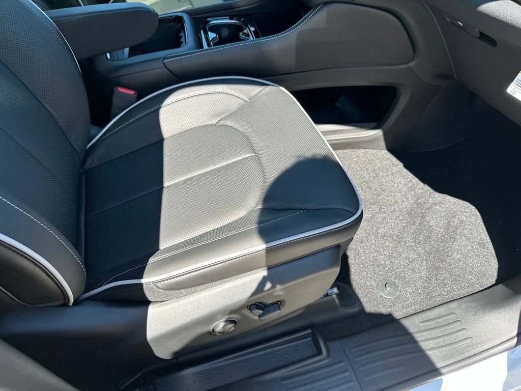 New 2027 Chrysler Pacifica Limited FWD image 14