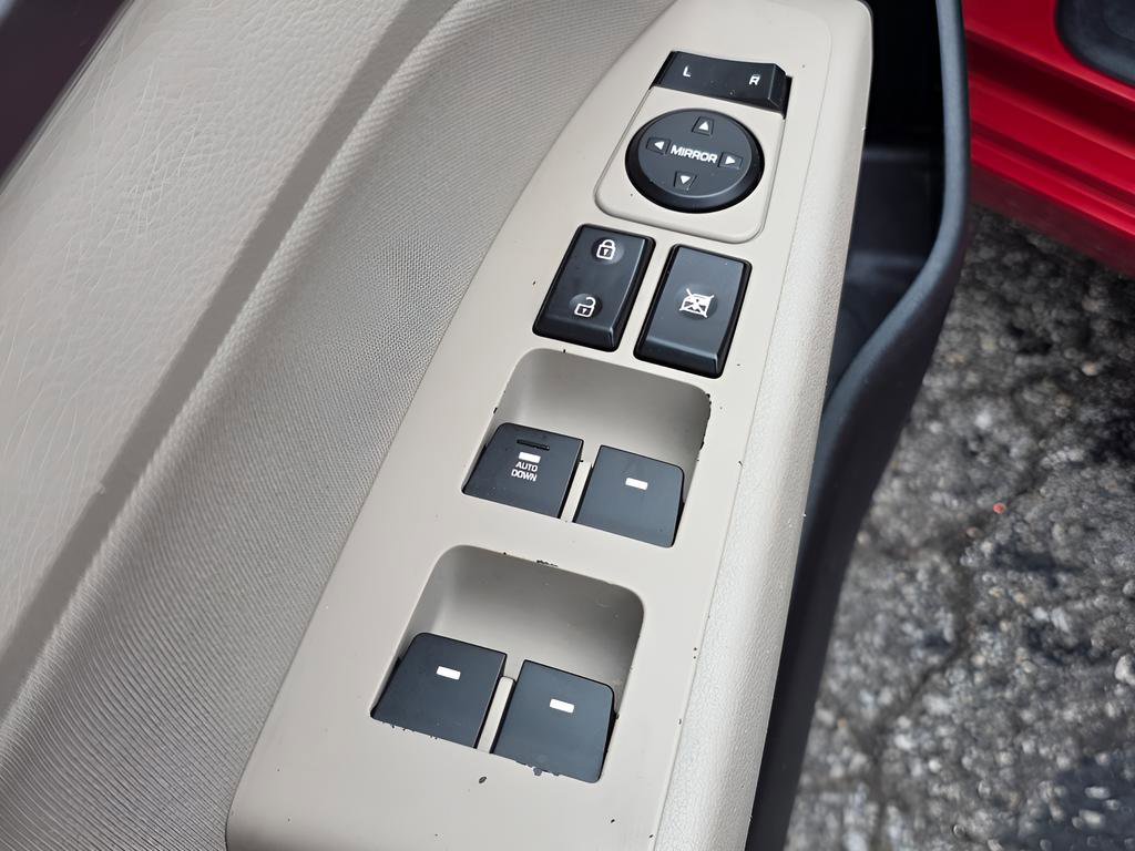 Used 2017 Hyundai Elantra SE image 18