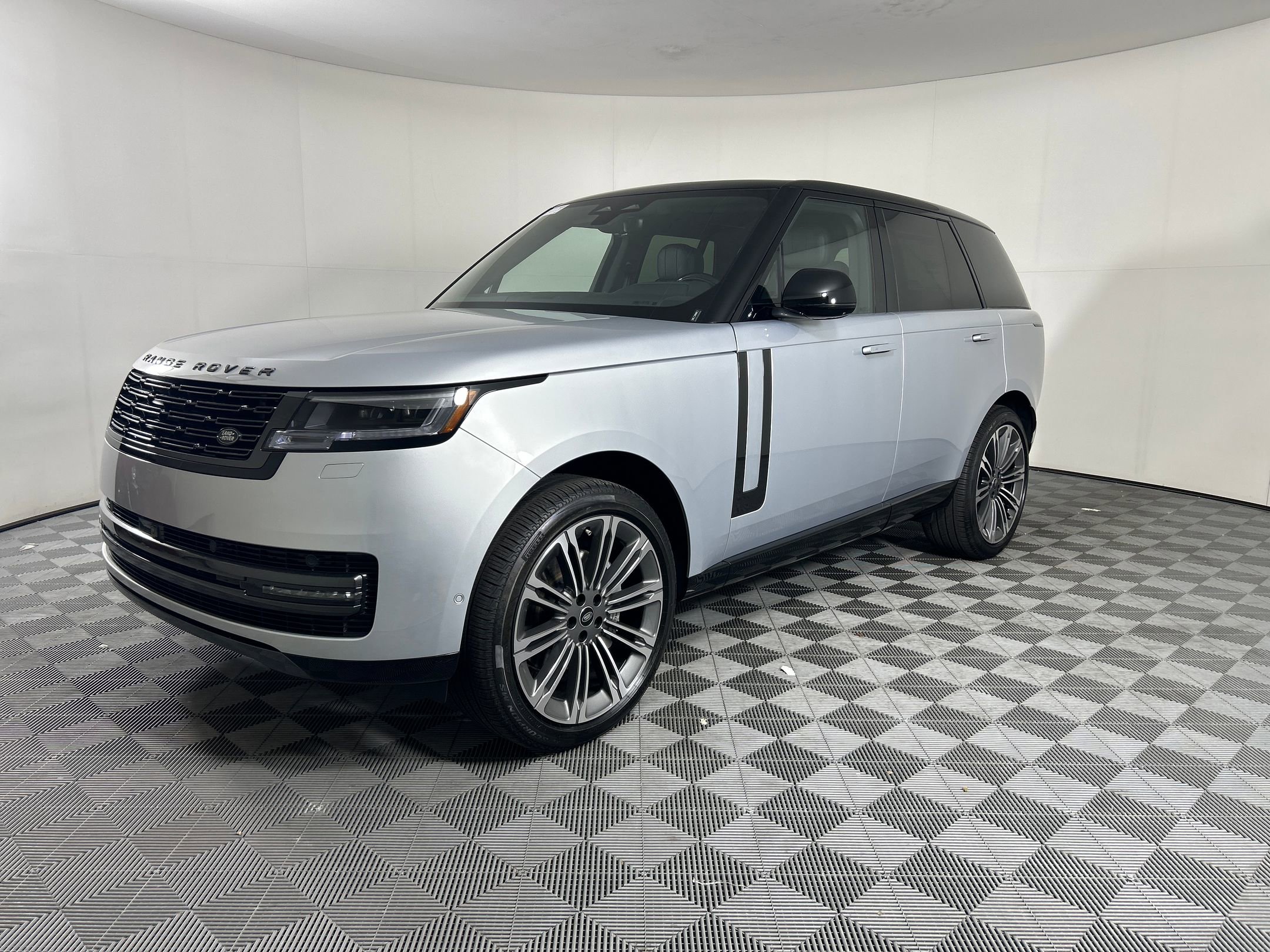 New 2025 Land Rover Range Rover SE video 1