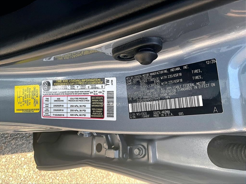 Certified 2021 Toyota Highlander XLE AWD/4WD image 37
