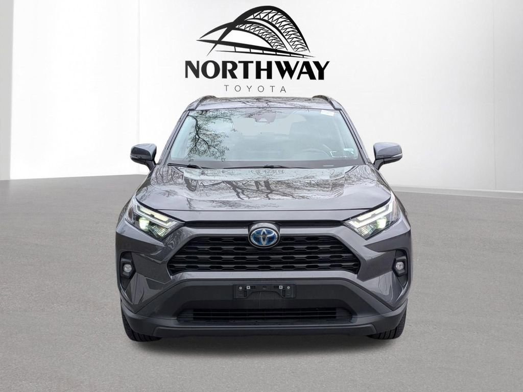 Used 2022 Toyota RAV4 XLE Premium AWD/4WD image 9