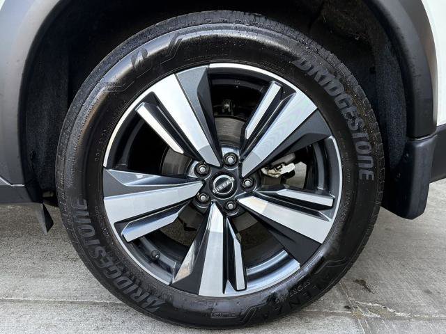 Certified 2022 Nissan Rogue Platinum w/ Head-Up Display Package image 13