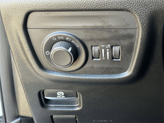 Used 2023 Jeep Grand Cherokee L Laredo image 16