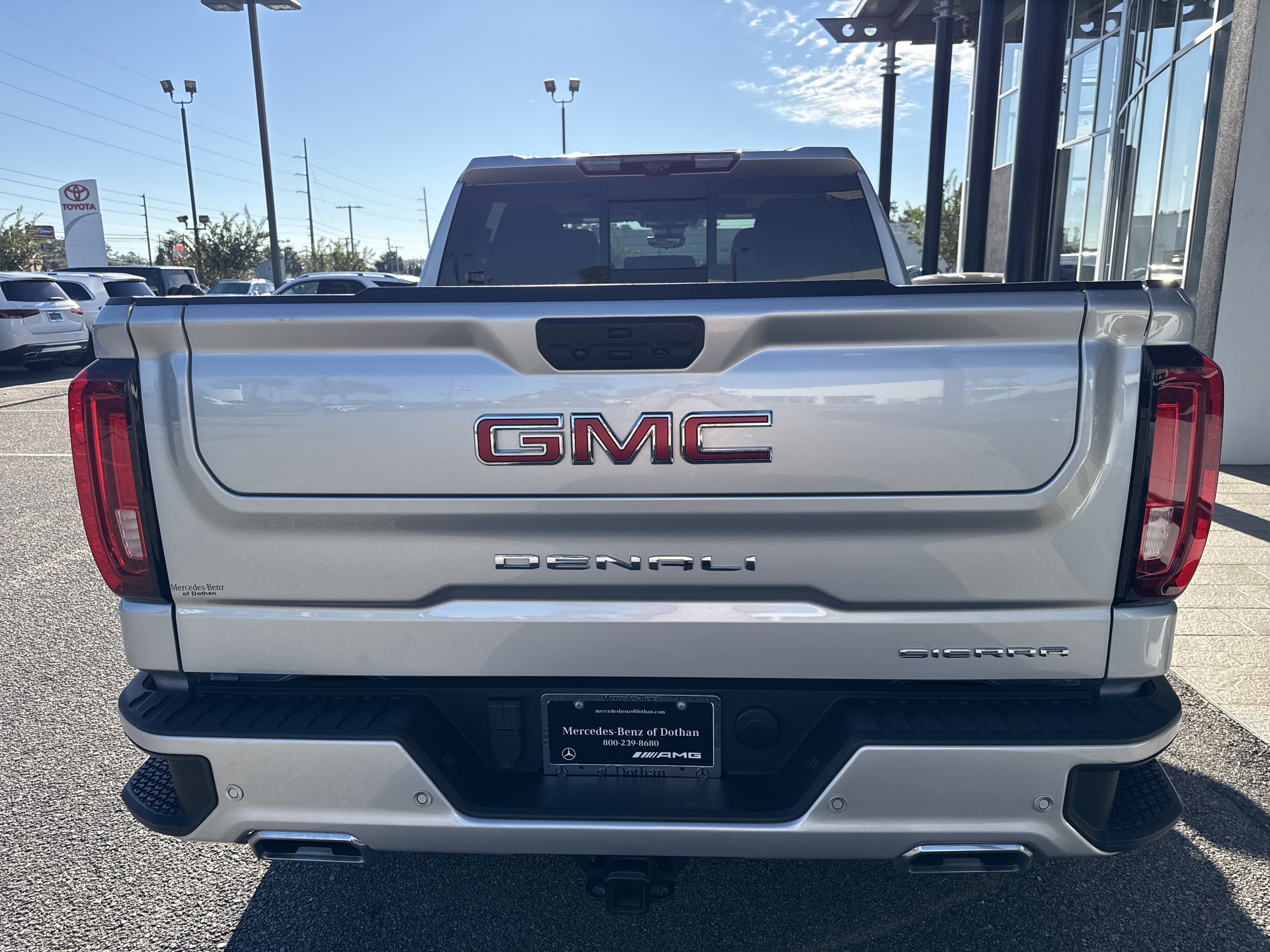 Used 2022 GMC Sierra 1500 Denali w/ Denali Reserve Package AWD/4WD image 3