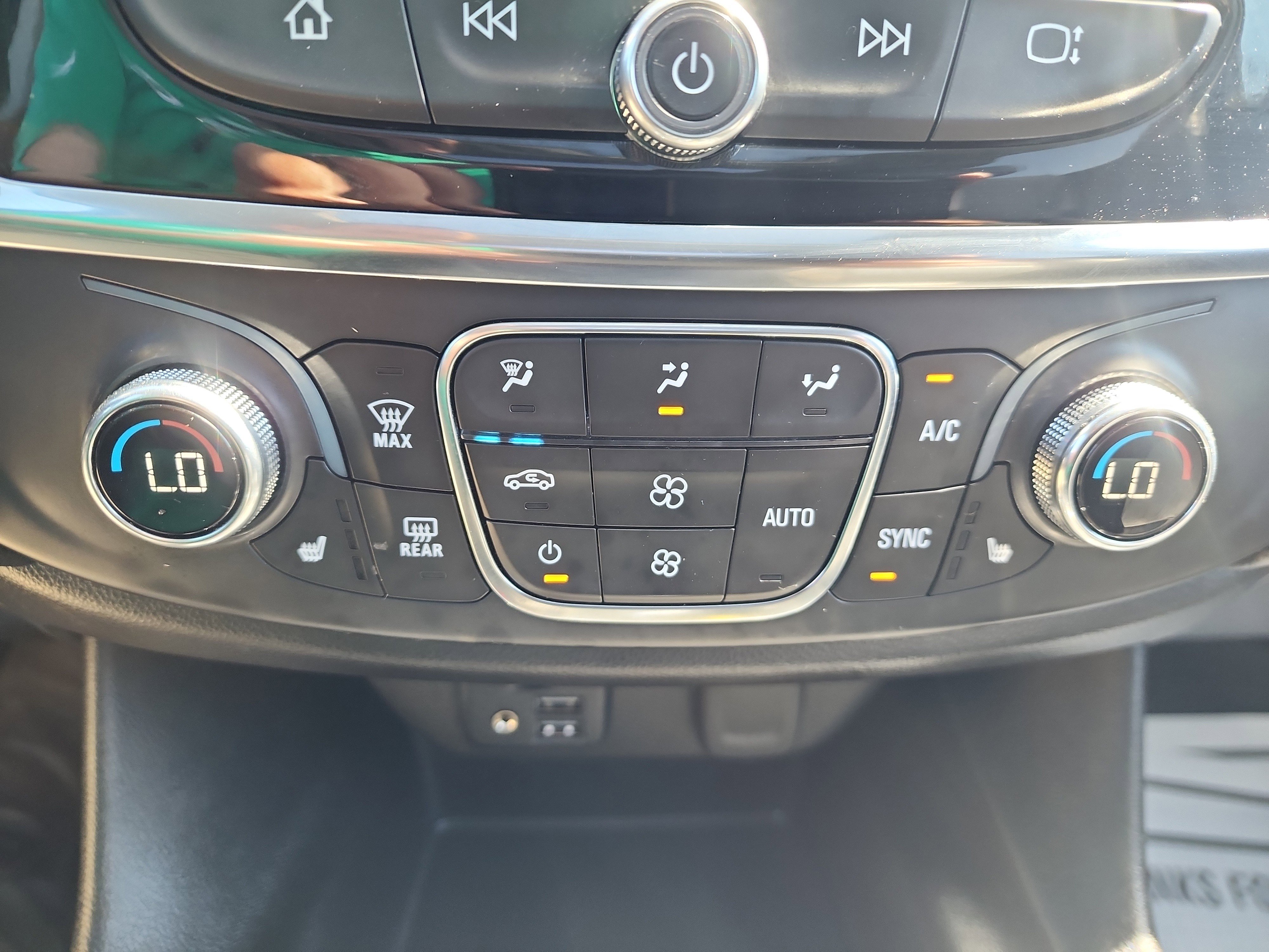 Certified 2021 Chevrolet Traverse RS w/ LPO, Floor Liner Package AWD/4WD image 17
