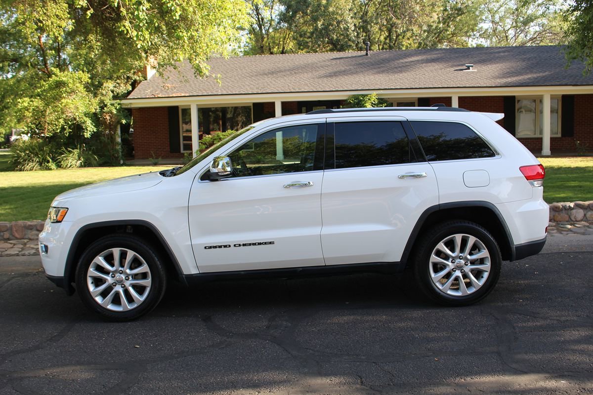 Used 2017 Jeep Grand Cherokee Limited RWD image 2