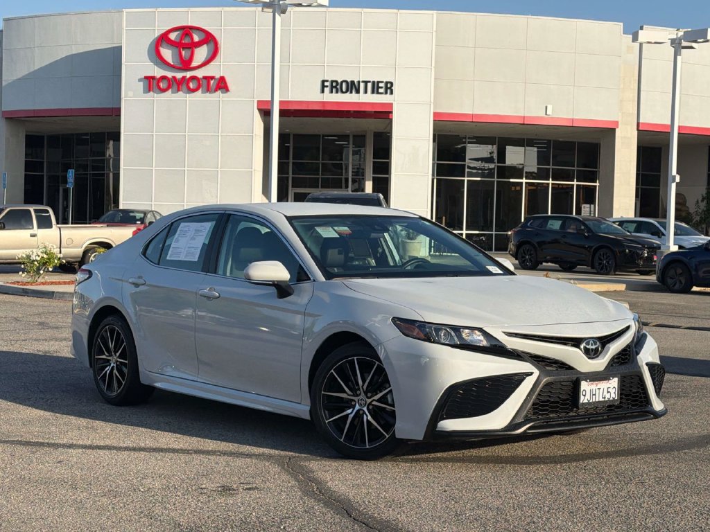 Certified 2024 Toyota Camry SE FWD image 1