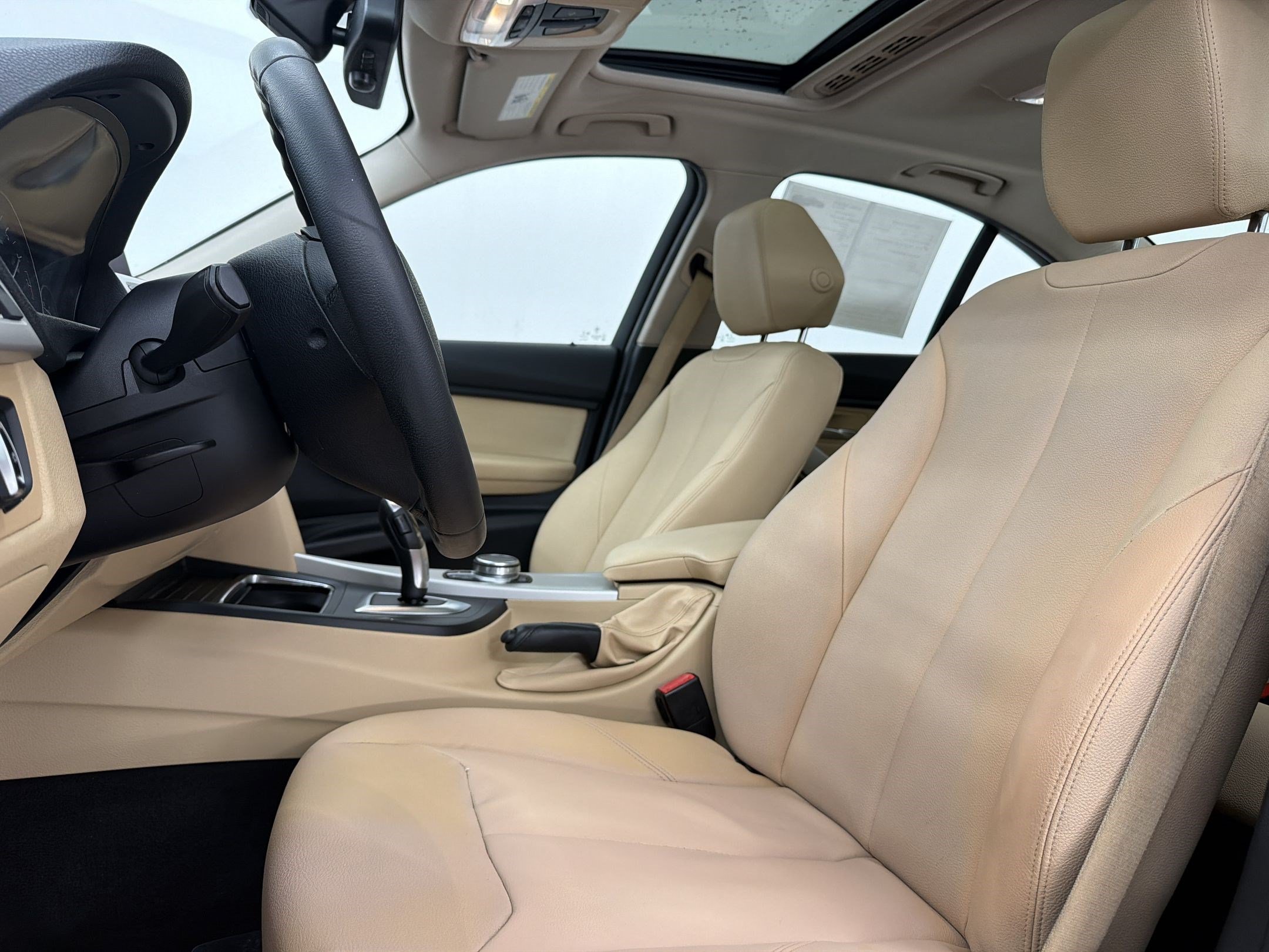 Used 2018 BMW 320i Sedan RWD image 5