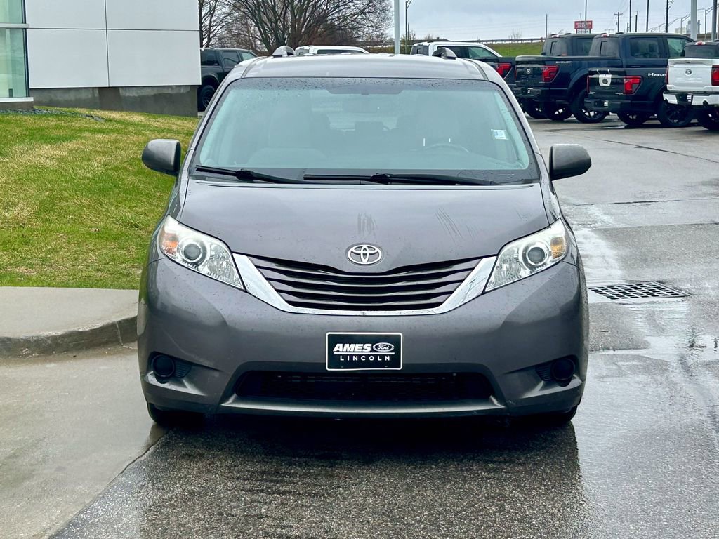 Used 2017 Toyota Sienna LE image 8