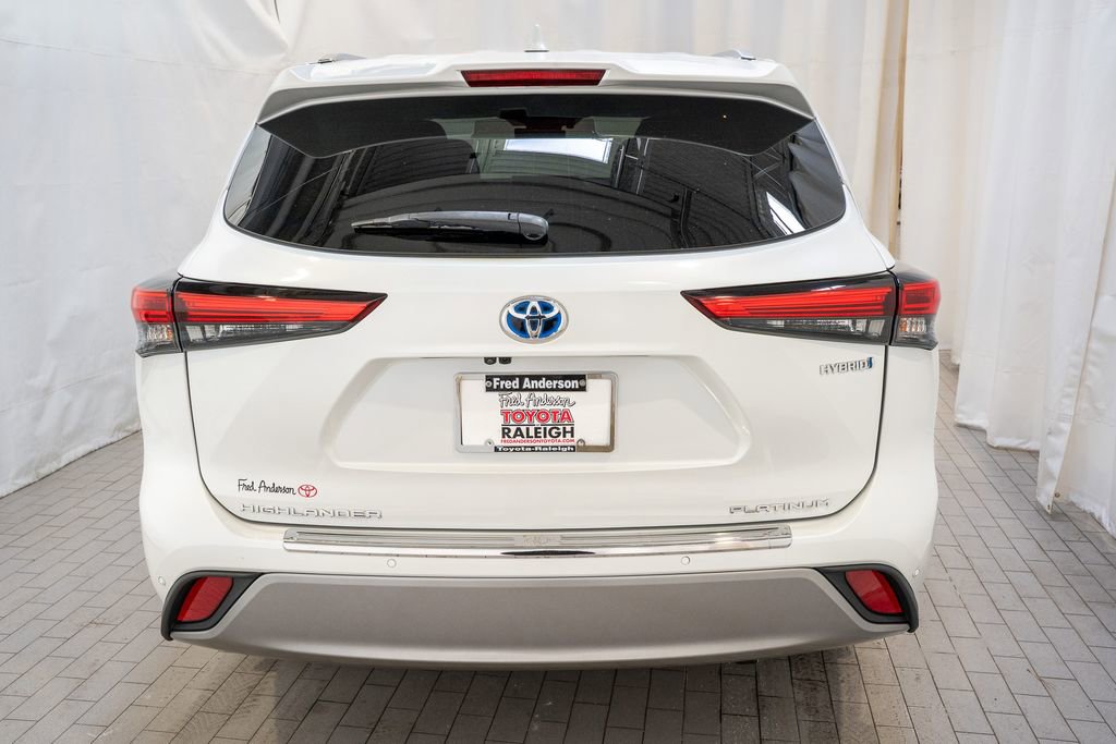 Used 2023 Toyota Highlander Platinum image 4