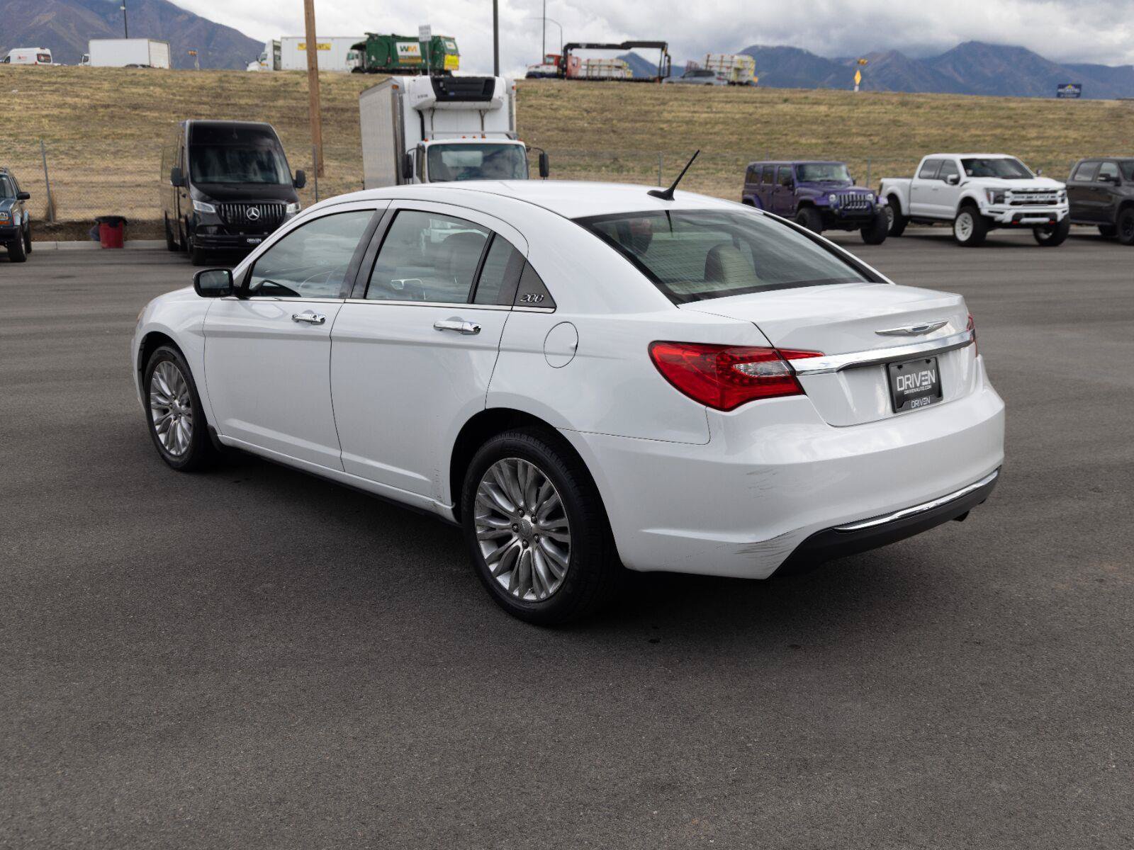 Used 2012 Chrysler 200 Limited FWD image 3