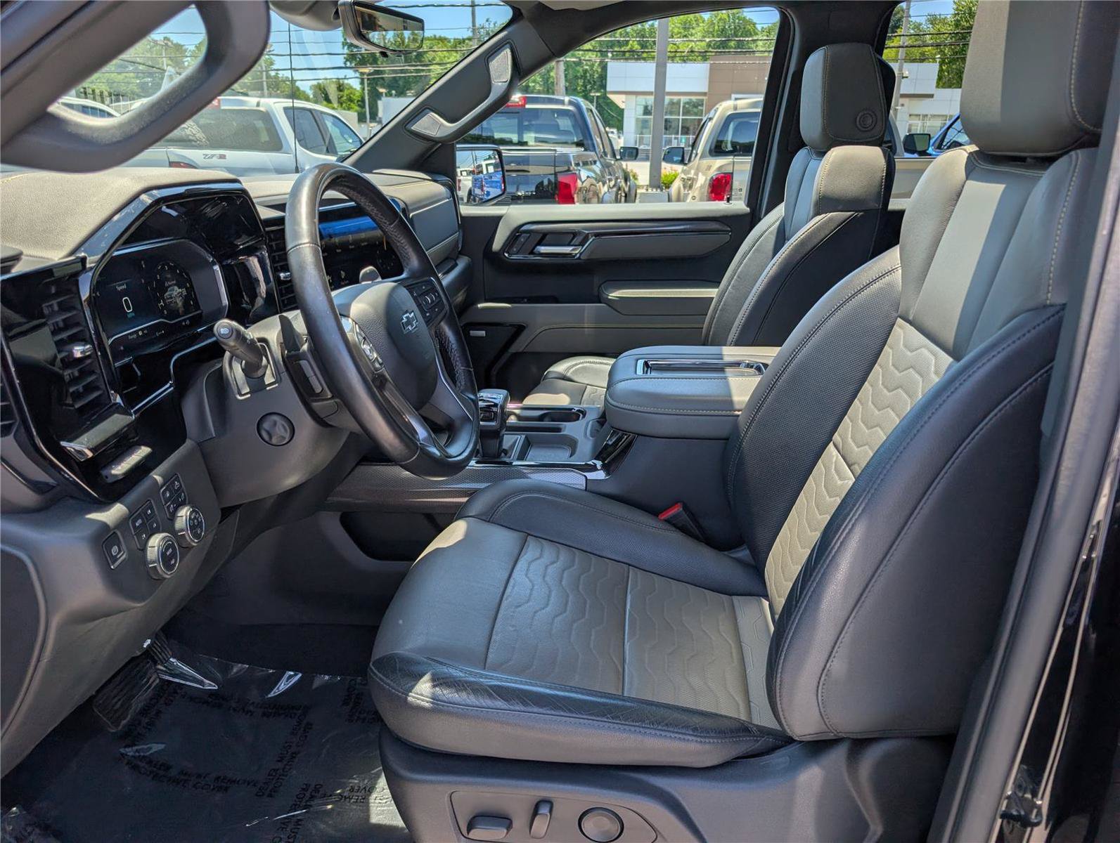 Used 2022 Chevrolet Silverado 1500 ZR2 w/ Technology Package AWD/4WD image 17