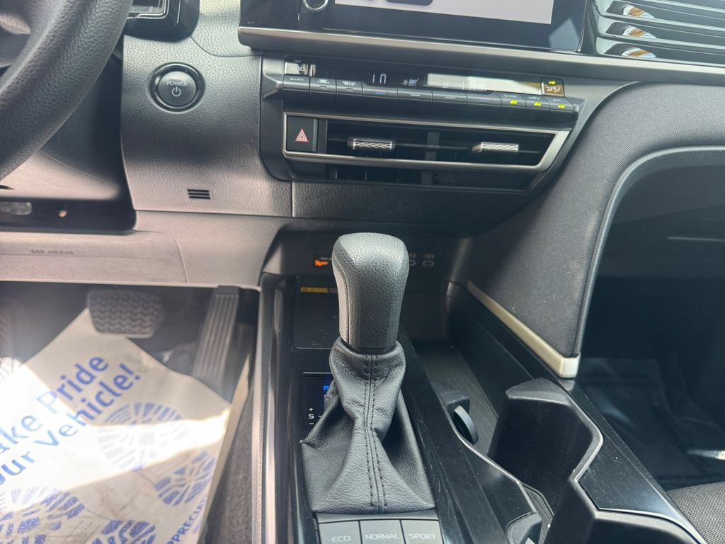Used 2025 Toyota Camry LE FWD image 11