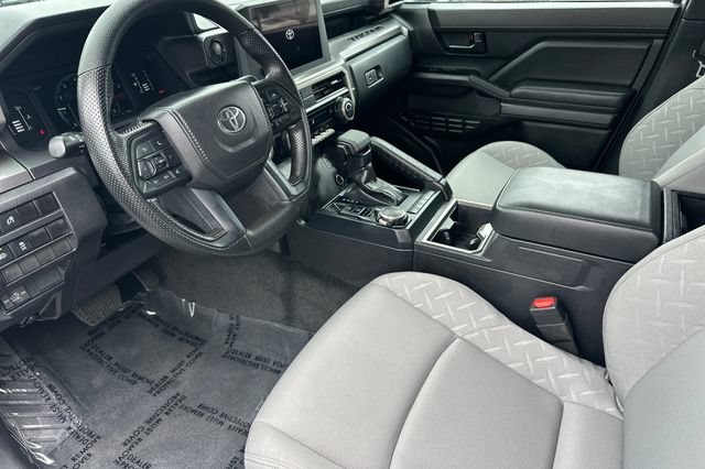 Used 2025 Toyota Tacoma SR5 AWD/4WD image 11
