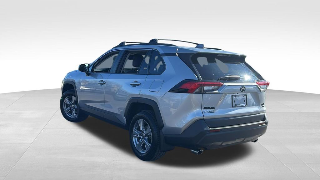 Used 2022 Toyota RAV4 XLE w/ Convenience Package AWD/4WD image 5