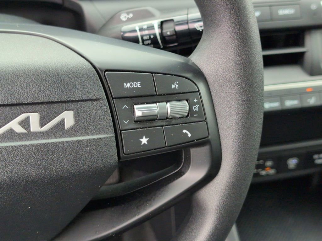 Used 2025 Kia K4 LXS image 22