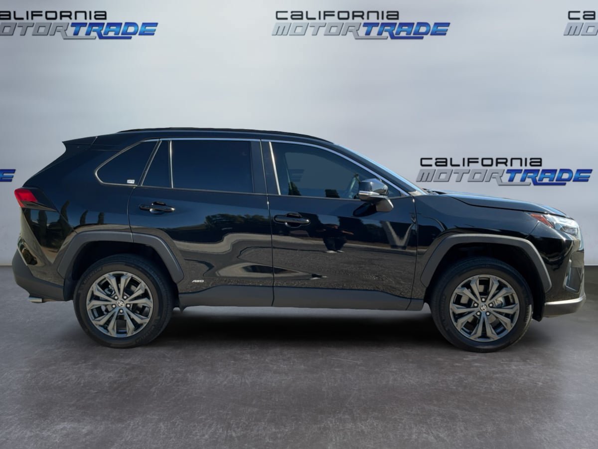 Used 2023 Toyota RAV4 XLE Premium AWD/4WD image 4