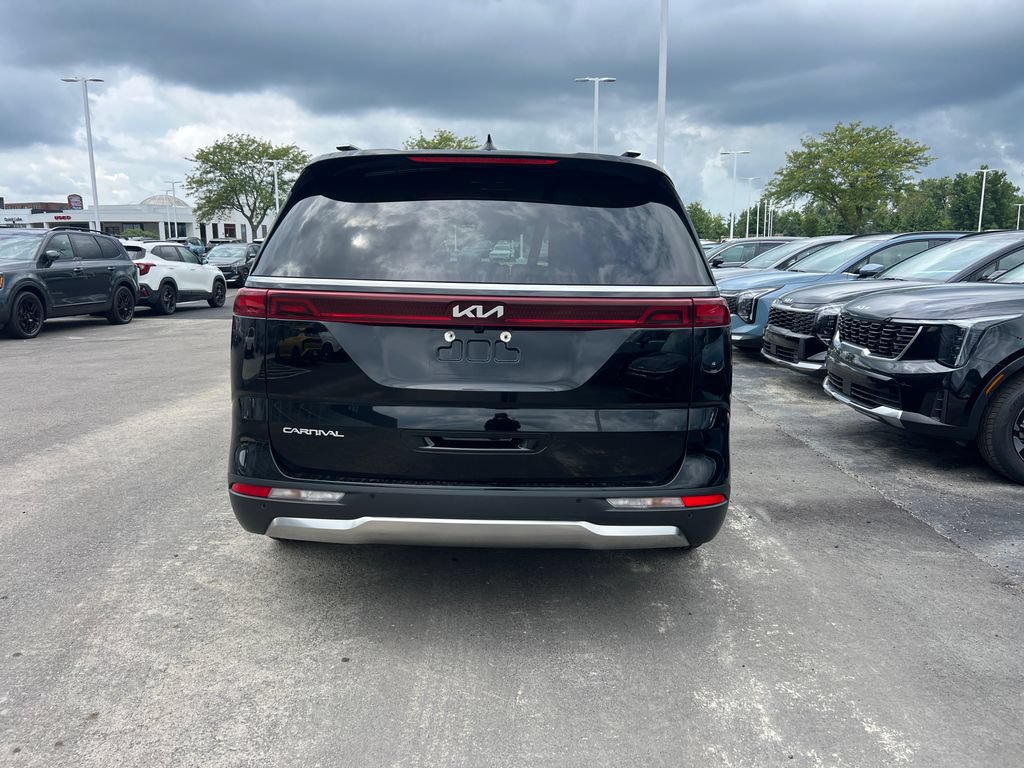 Certified 2023 Kia Carnival SX FWD image 5