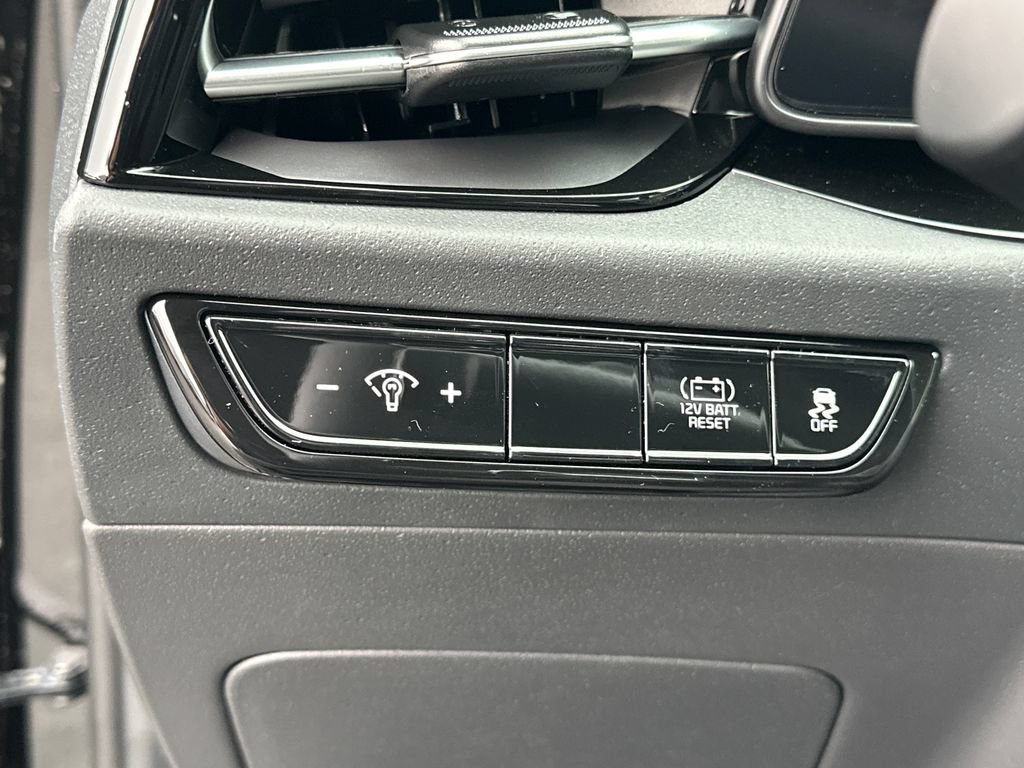 New 2026 Kia Niro EX FWD image 15