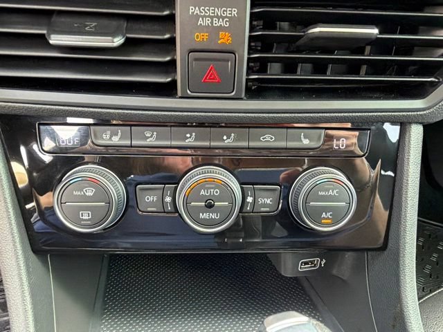 Used 2019 Volkswagen Jetta SE w/ Cold Weather Package FWD image 21